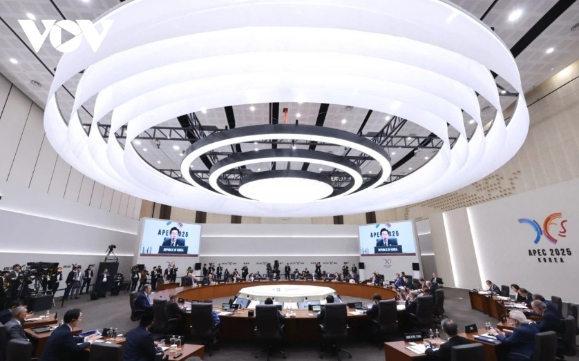 At the second session of the 32nd APEC Economic Leaders’ Meeting held on the morning of November 1 in Gyeongju