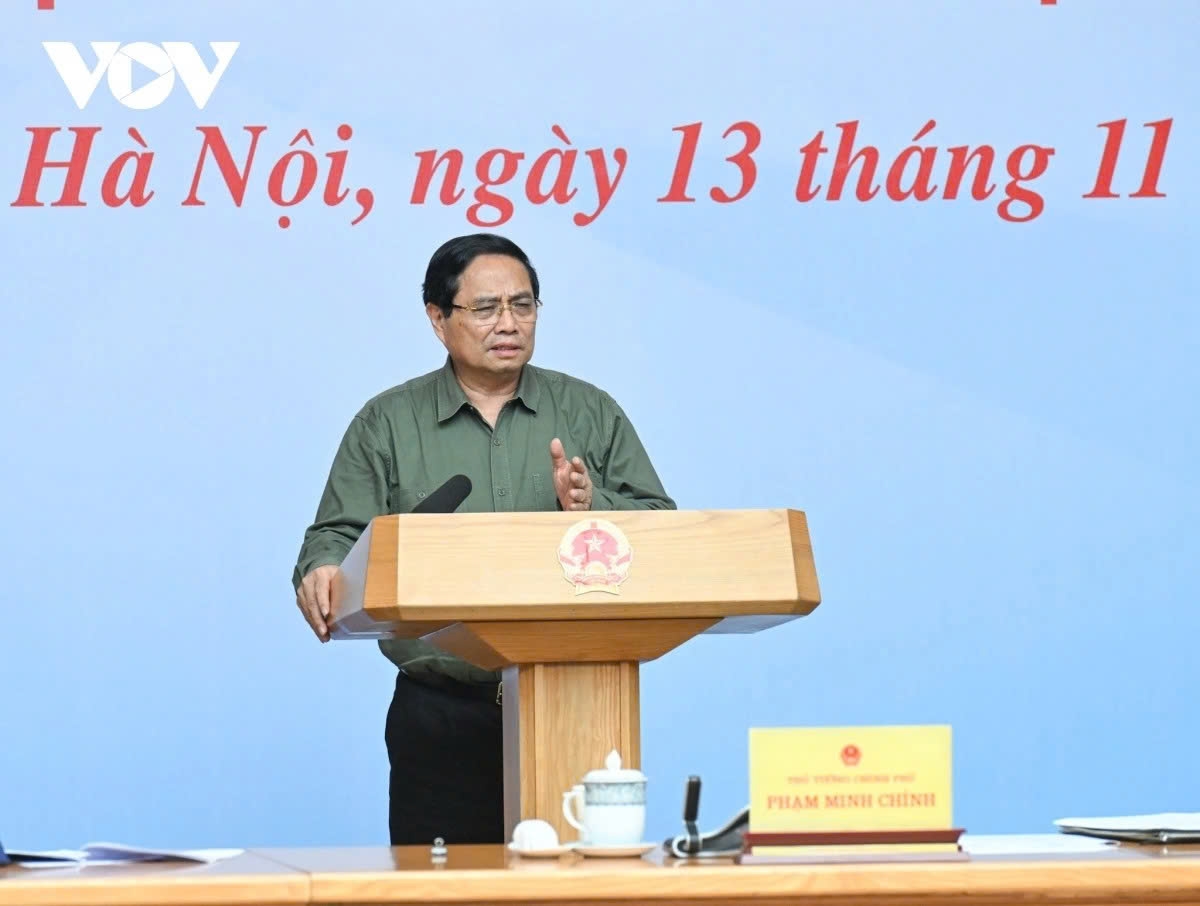 Prime Minister Pham Minh Chinh urged all-out-efforts to restore production and stabilise people's lives in localities hit by subsequent typhoons and flooding