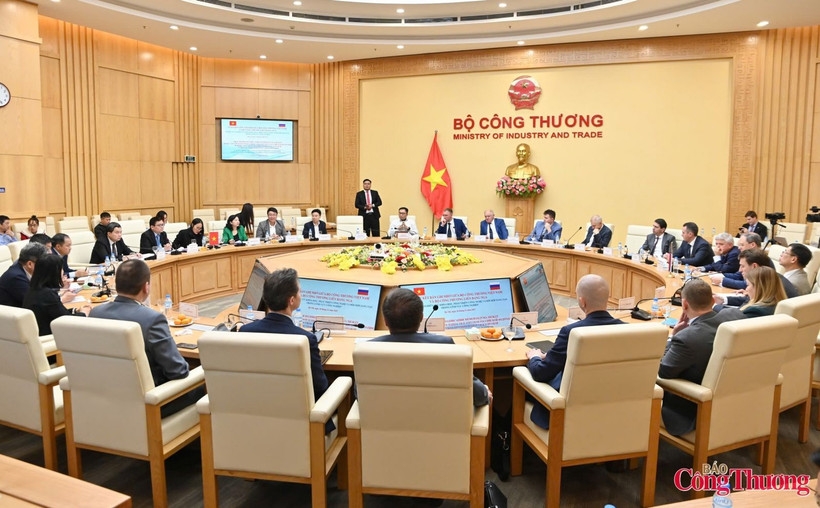 The MoU is signed at the opening ceremony of the Vietnam-Russia Scientific Forum on Industrial, Technological, and Innovation Promotion. (Photo: moit.gov.vn)