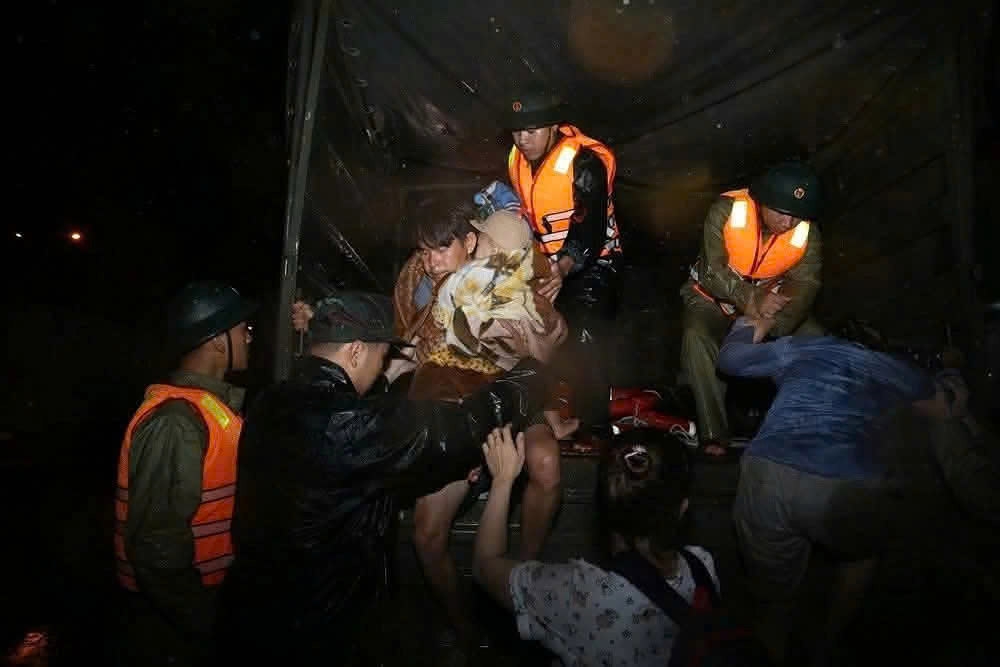 Soldiers work around the clock to rescue people trapped in the flooded areas