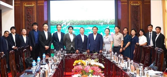 Officials of Tay Ninh province and the Japanese delegation pose for a photo at the meeting on November 26. (Photo: VNA)