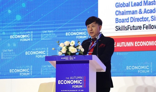 Thomas Sim, President of the International Federation of Freight Forwarders Associations (FIATA), speaks at a seminar. (Photo: VNA)