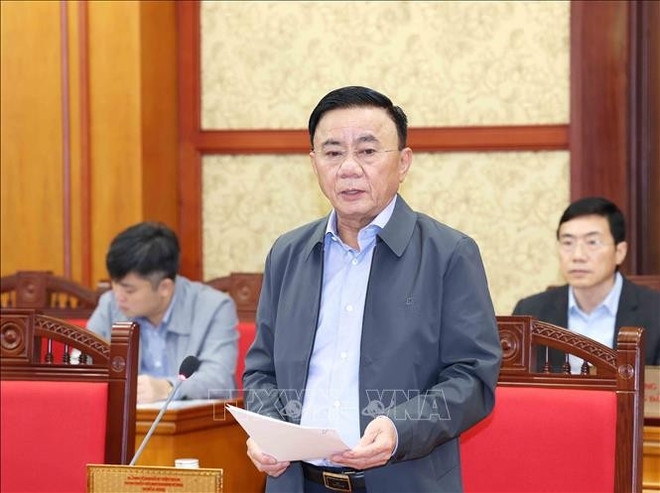 Politburo member and Permanent Member of the Party Central Committee's Secretariat Tran Cam Tu speaks at the meeting. (Photo: VNA)