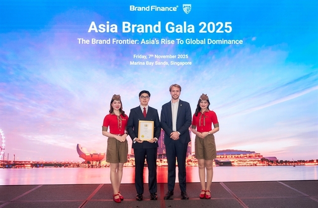 Nguyen An Phu, Vietjet's Deputy Chief Financial Officer and Head of Large Financial Projects (second from left), receives the airline’s recognition as one of ASEAN’s most valuable airline brands in 2025. (Photo courtesy of Vietjet)