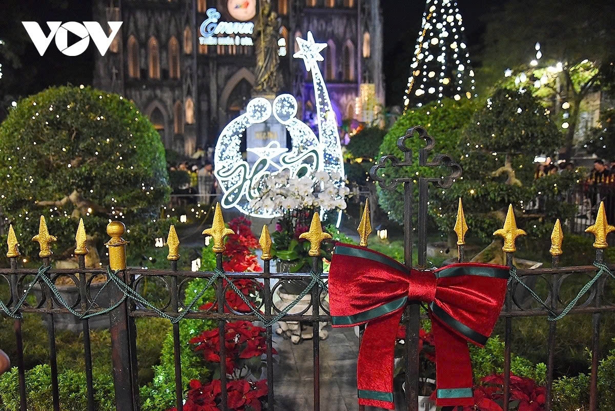 Located in Hoan Kiem ward, the Neo-Gothic cathedral, built in the late 19th century, has long been a focal point for Christmas celebrations in Hanoi.