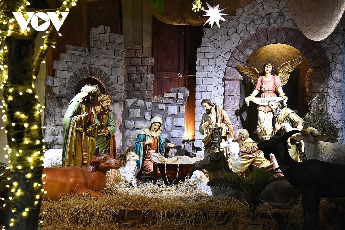 The Christmas decorations have added a warm and welcoming touch to Hanoi’s winter, blending tradition, culture and modern urban life.