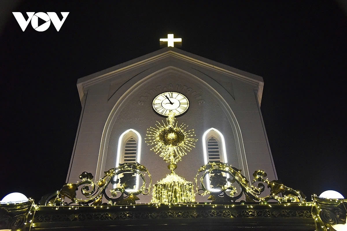 Christmas Eve services at the cathedral are expected to attract large crowds, continuing a long-standing tradition that has made St. Joseph’s Cathedral a symbol of Hanoi’s Christmas celebrations.