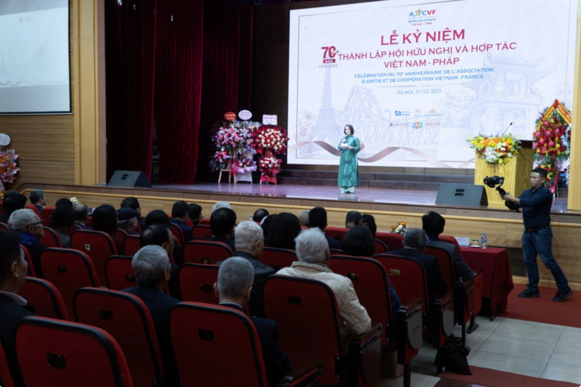At the anniversary ceremony (Image source: quochoi.vn)