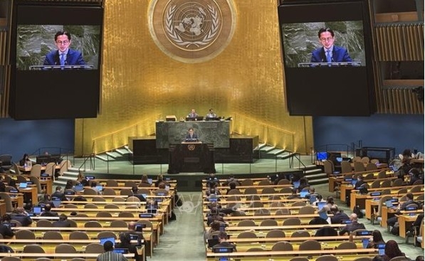 Ambassador Do Hung Viet, Head of the Permanent Mission of Vietnam to the United Nations, addresses the plenary debate (Photo: VNA)