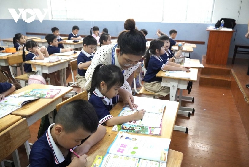 An English lesson at a primary school in Ho Chi Minh City