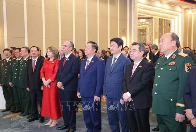 Officials join a reception in Hanoi on December 2 evening to celebrate the 65th anniversary of Vietnam-Cuba diplomatic relations. (Photo: VNA)