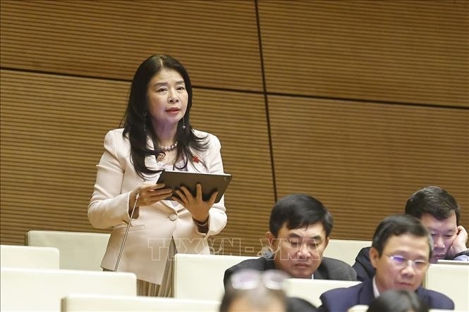 Deputy Le Thu Ha from Lao Cai province speaks at the 10th session of the National Assembly in Hanoi on December 5, 2025. (Photo: VNA)