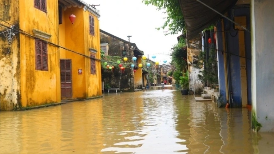 Severe flooding affects multiple localities in central Vietnam
