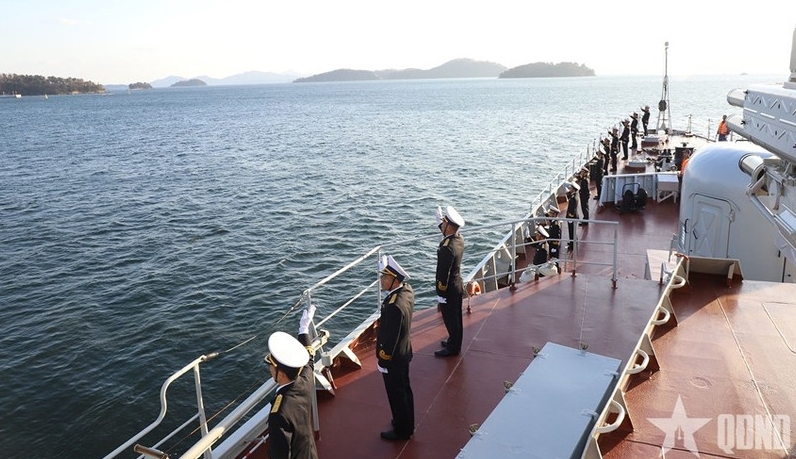 Frigate 015 – Tran Hung Dao and the delegation of the Vietnam People’s Navy (VPN) on December 14 leave Jinhae Naval Base. (Photo: qdnd.vn)