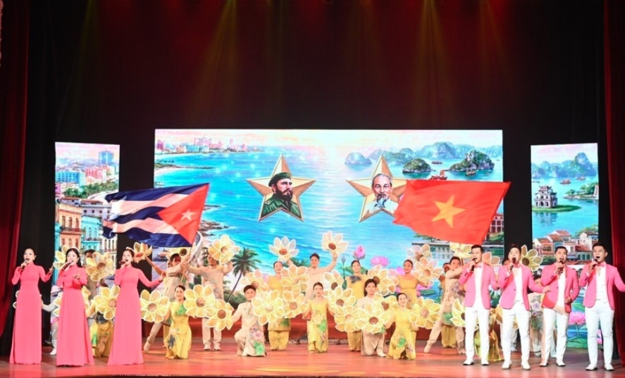 An art performance at the eremony marking the 65th anniversary of Vietnam-Cuba diplomatic relations (1960-2025) in Ho Chi Minh City (Photo: VNA)