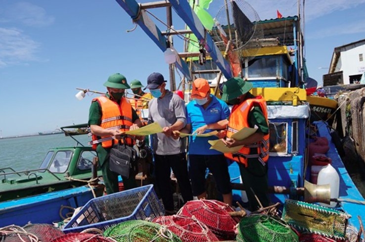 Local authorities raise awareness about combating IUU fishing among fishermen (Photo: Illustrative image)