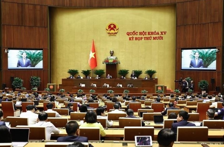 A plenary discussion at the 10th session of the 15th National Assembly (Photo: VNA)