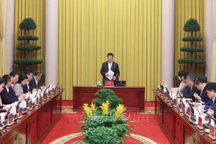 State President Luong Cuong chairs a meeting with the Presidential Office on December 31 to review its December performance and set key duties for January 2026. (Photo: VNA)