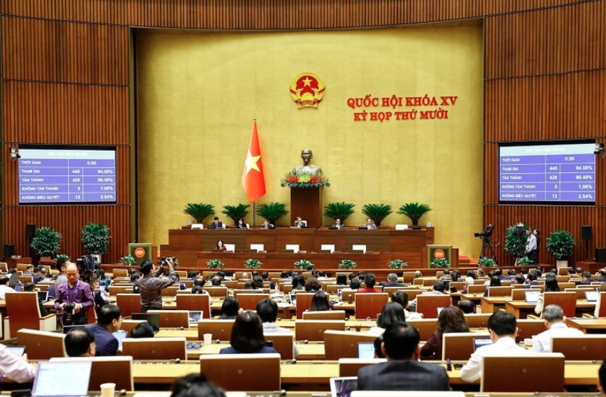 The National Assembly votes on the Law on Thrift and Anti-Wastefulness on December 10. (Photo: VNA)