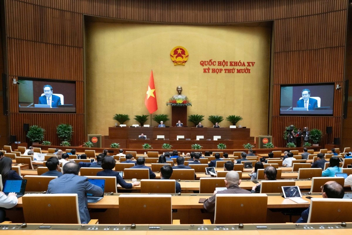 National Assembly deputies debate amendments to the Law on Geology and Minerals in Hanoi on December 1. (Photo: quochoi.vn)