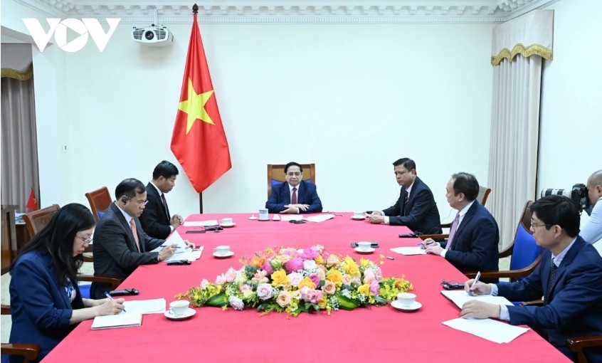 PM Pham Minh Chinh holds a phone conversation with his Singaporean counterpart  Lawrence Wong