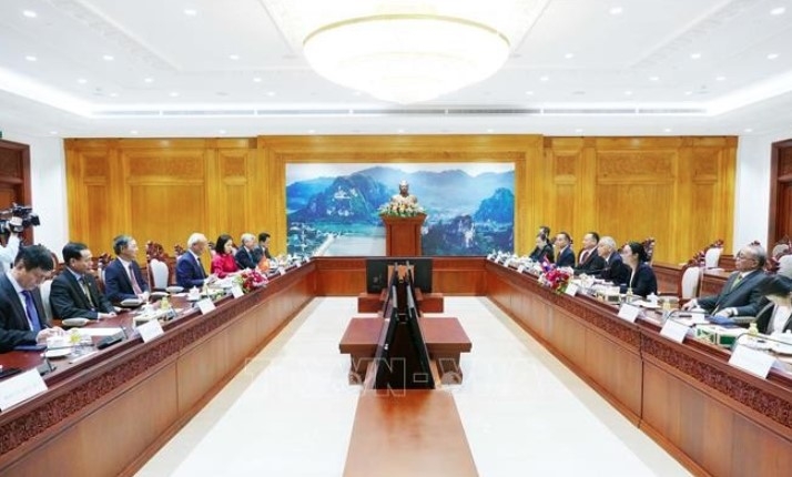 An overview of the talks between the Vietnam Peace Committee and the Lao Committee for Peace and Solidarity. (Photo: VNA)