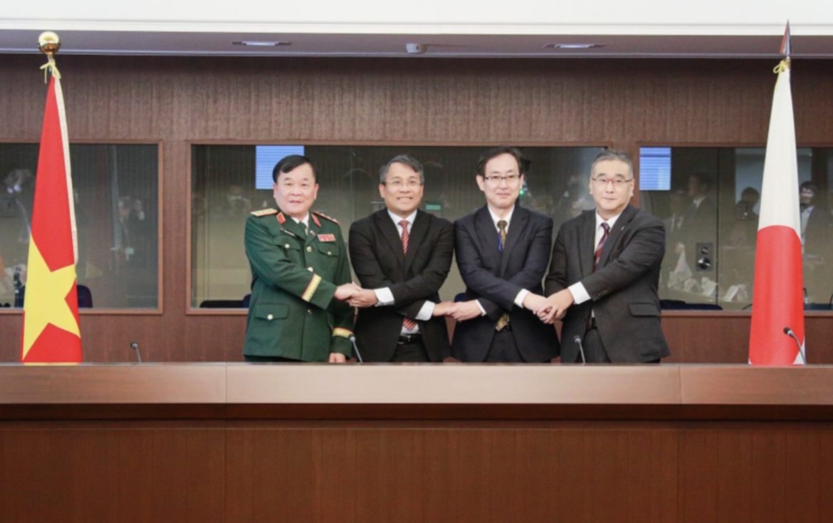 Vietnamese and Japanese officials before the consultation. (Photo: VNA)
ZaloFacebookTwitterPrintCopy link