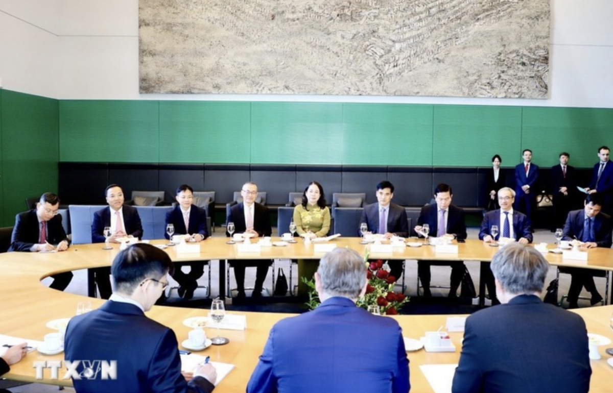 During a meeting with Vietnamese Vice President Vo Thi Anh Xuan on July 2, 2025, Vice President of the German Bundestag (parliament) Bodo Ramelow announced that he and the German Parliament had begun the process of seeking input from relevant parties in order to ratify the EVIPA. (Photo published by VNA)