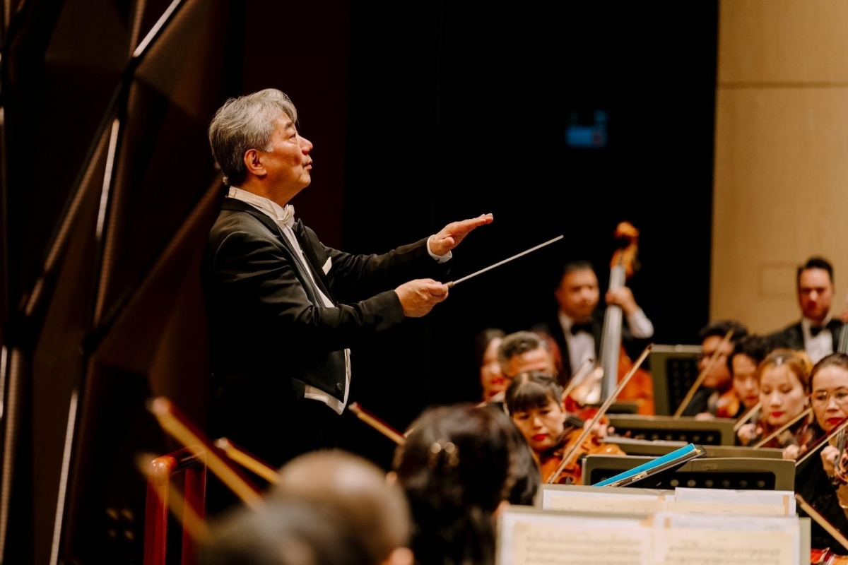 Conductor Honna Tetsuji and leading artists of the Vietnam National Symphony Orchestra set to perform two Christmas charity concerts in Hanoi this year. (Photo: VNSO)