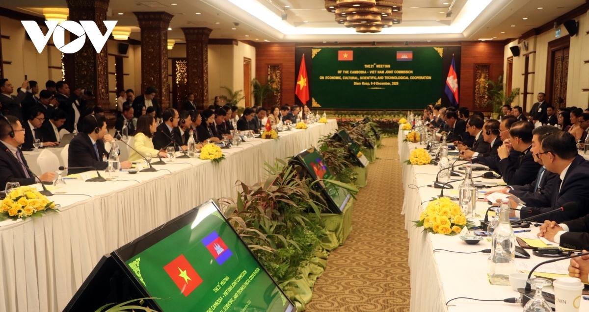 Delegates at the 21st session of the Veitnam - Cambodia Joint Commission on Economic, Cultural, Scientific and Technical Cooperation in Siem Reap on December 9
