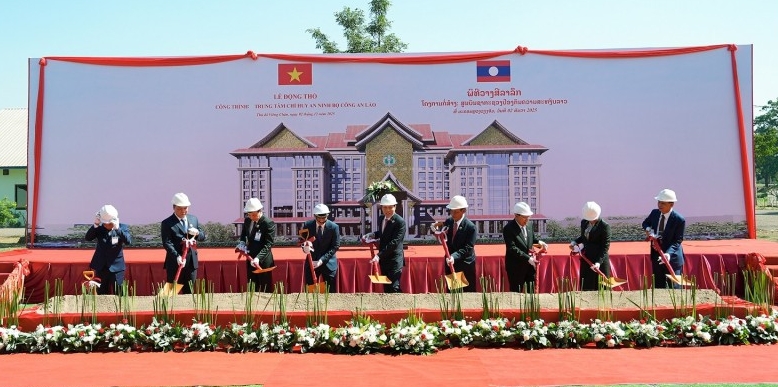 The ground-breaking ceremony for the security command centre of the Lao Ministry of Public Security in Vientiane on December 2. (Photo: cand.com.vn)