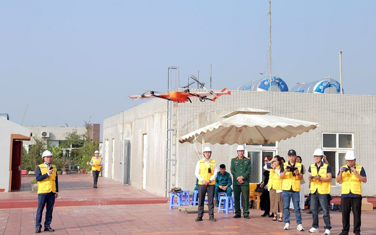 Hanoi-based Duc Giang General Hospital pilots UAVs in transporting medical specimens, medicines and supplies. (Photo: Duc Giang General Hospital)