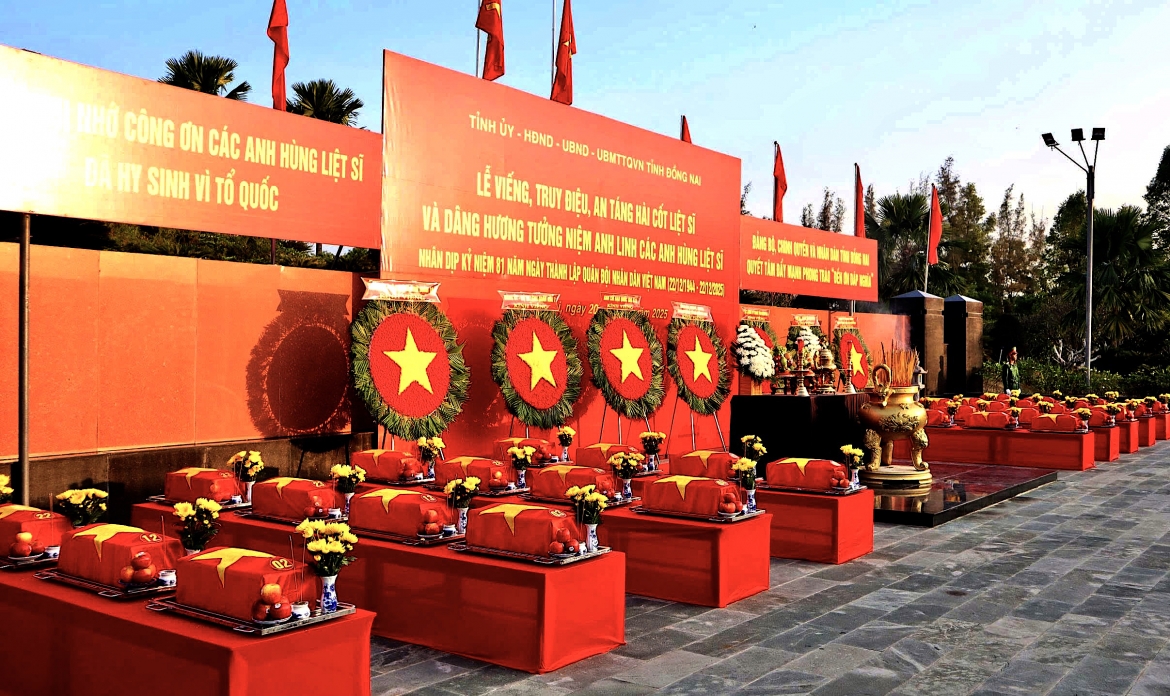 A solemn memorial and reburial ceremony for the remains of fallen soldiers in Dong Nai province. (Photo: plo.vn)