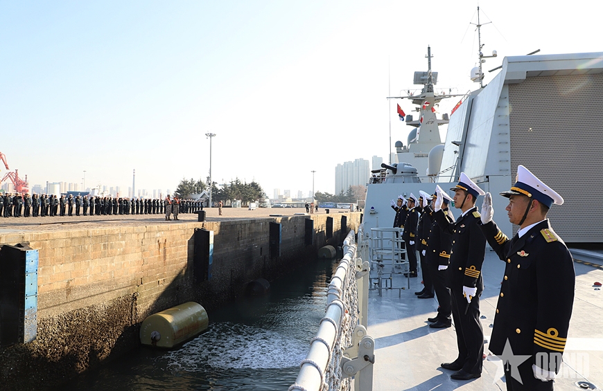 The Vietnamese Navy’s missile frigate 015-Tran Hung Dao departs Qingdao Port, China, ending a goodwill visit and beginning a journey to Japan. (Photo: PANO)