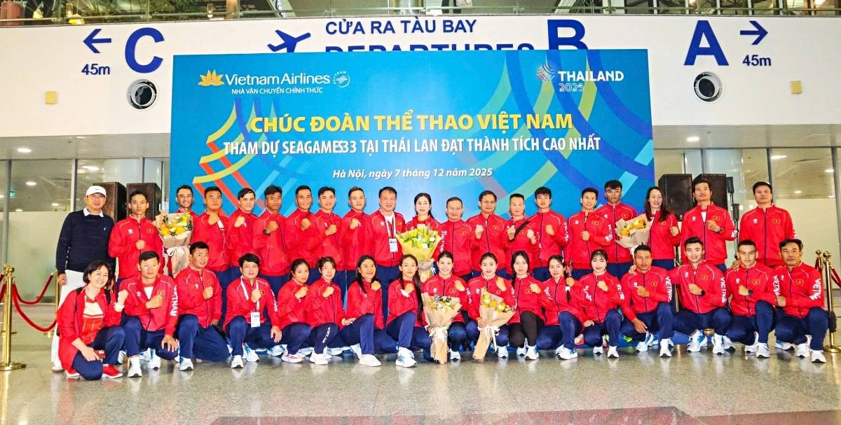 Vietnamese sports officials and athletes pose for a group photo ahead of their departure for Thailand