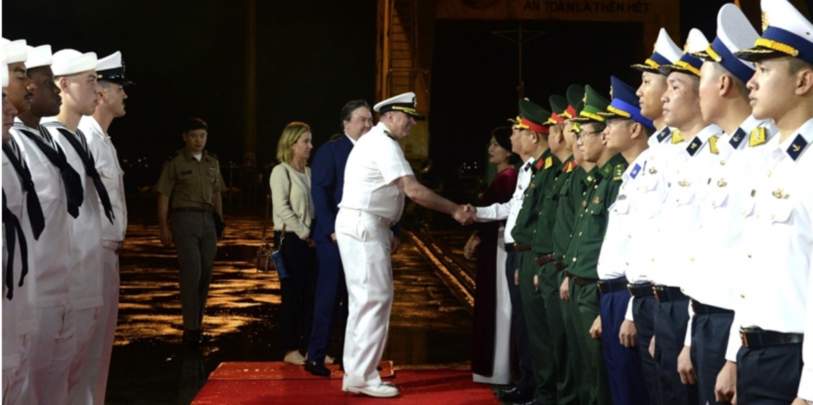 Welcoming ceremony for US Navy ships at Tien Sa Port in Da Nang (
(Photo: qdnd.vn)