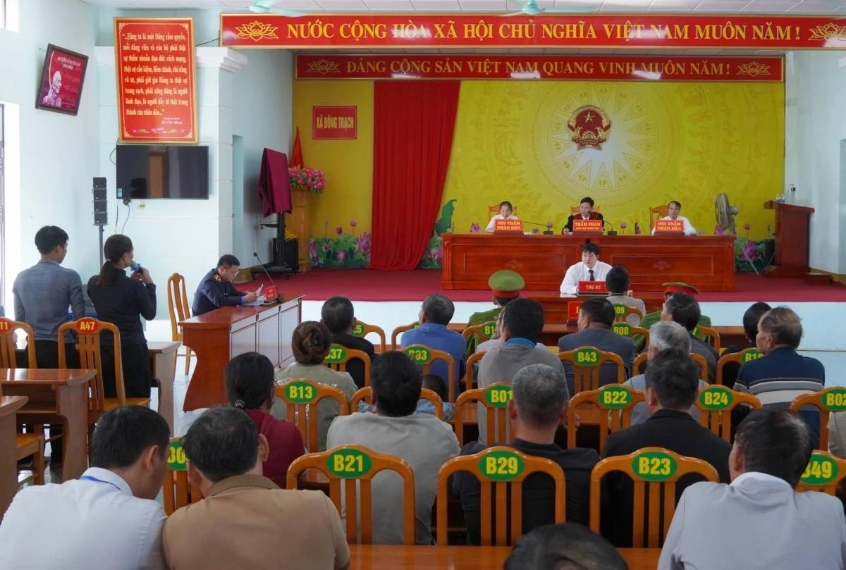 A mobile court in Dong Trach Commune, Quang Tri Province, hears a case involving IUU fishing