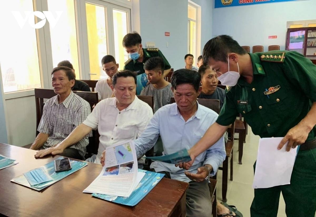 Border Guard officers raise awareness among fishermen in Thuan An ward, Hue City