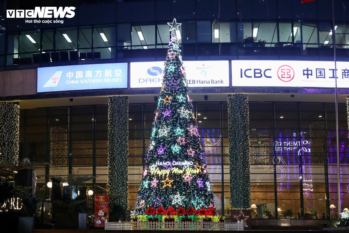 Hanoi’s Daewoo Hotel stands out with a roughly 10-meter Christmas tree set up in front of its lobby.