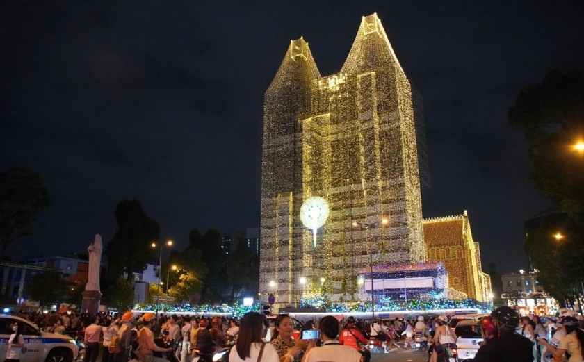 Crowds gather in front of Notre-Dame Cathedral to take photos