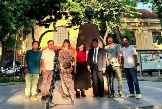 The film crew in Hanoi. (Photo: VTV)