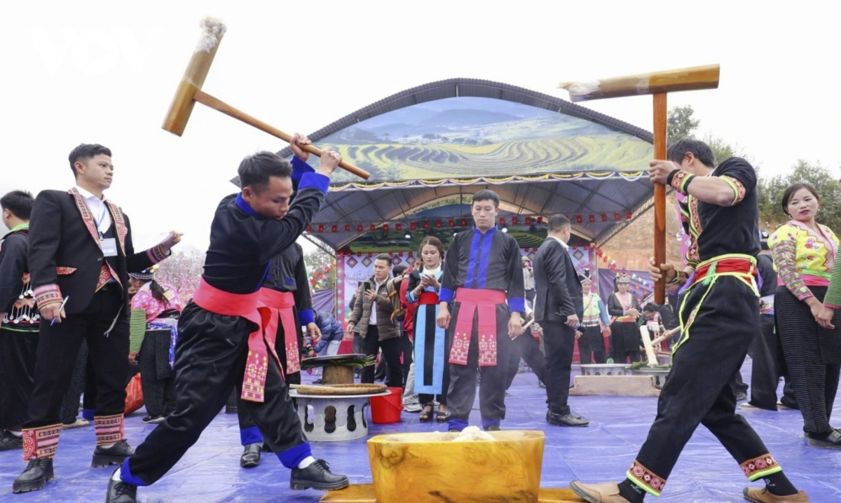 According to the organisers, the festival brings together thousands of artisans, performers and athletes from 20 villages, representing the Mong, Thai and Lao ethnic groups.