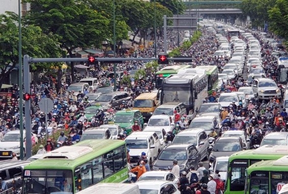Ho Chi Minh City proposes multiple solutions to control vehicle emissions
