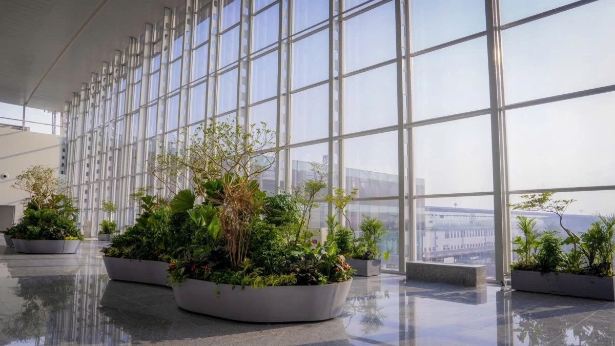 The inauguration of the expanded Terminal T2 will contribute to continuously improving the quality of services at Noi Bai International Airport, becoming an important international air gateway of the country.