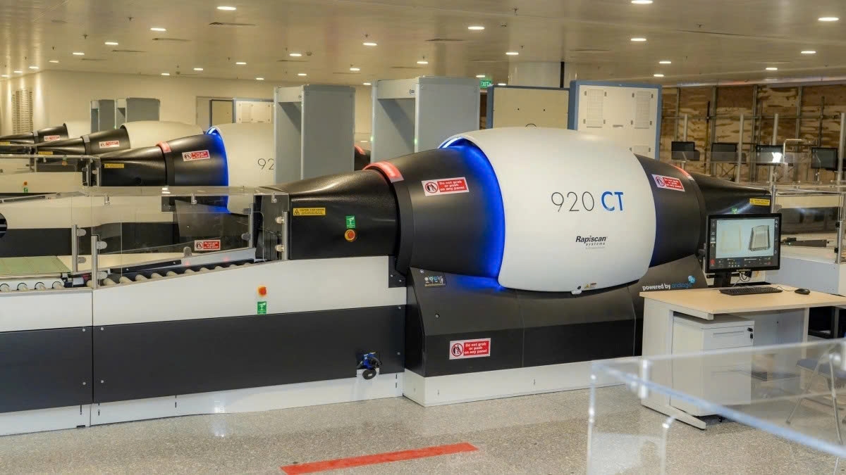 A next-generation 3D screening system helps to speed up security checks without requiring passengers to remove electronic devices or liquids.