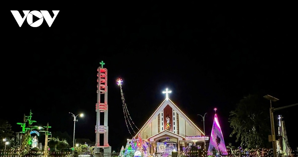 Christmas night scene at Kim Phat Parish in Dray Bhang Commune (former Cu Kuin district)