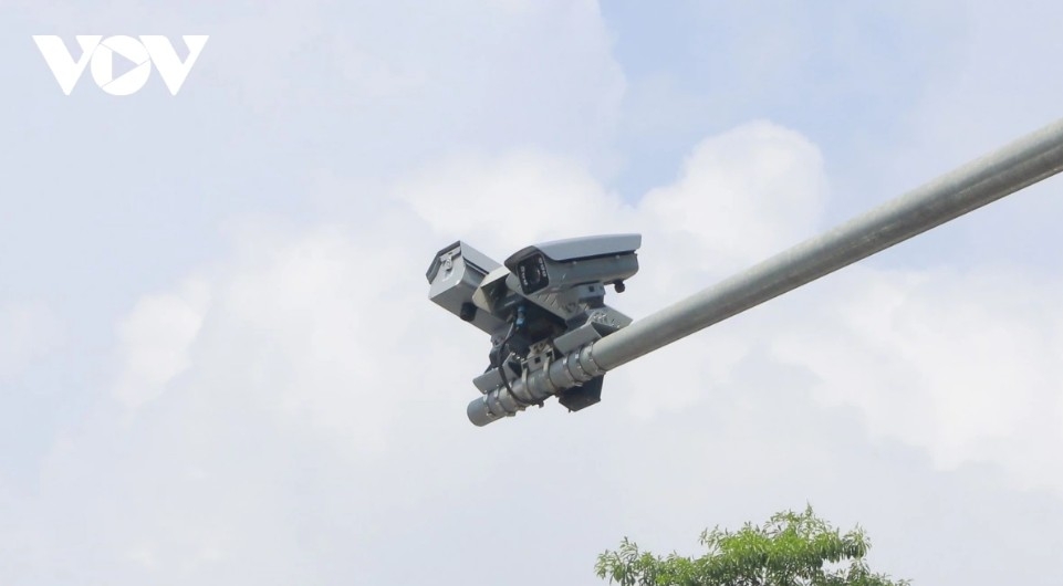AI-powered camera systems installed at major intersections across Hanoi help cover all traffic flows and encourage greater road-user compliance.
