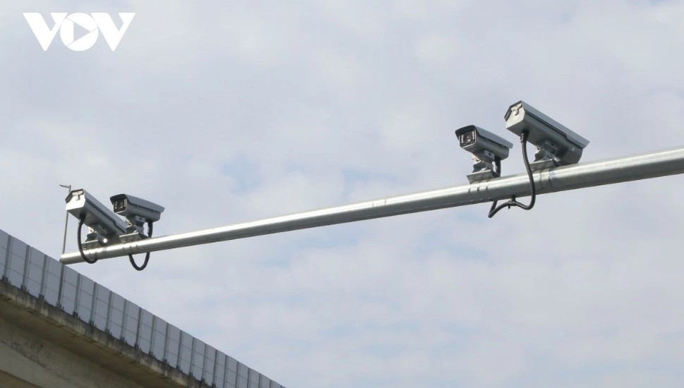 The AI system, from cameras to smart traffic signals, is designed not only for automated enforcement but also to ease congestion, modernize traffic infrastructure, strengthen traffic management capacity and promote a more orderly urban culture. The Hanoi Traffic Police Office says the deployment significantly reduces the need for officers to be stationed on the streets to direct traffic while improving transparency in enforcement and supervision.