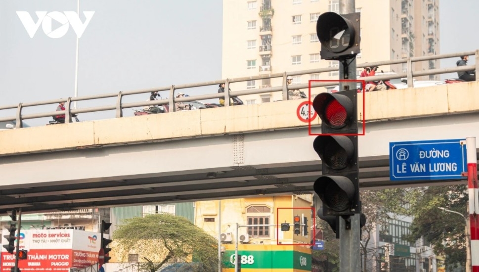 In addition to the camera network, artificial intelligence is used to control traffic signals, automatically adjusting signal timing in line with real-time traffic volumes.