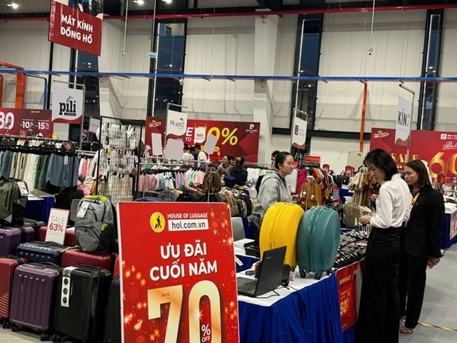 Visitors shop at the Shopping Seasons: Binh Duong Mega Sale programme being held in HCM City’s Binh Duong Ward from December 3-31.